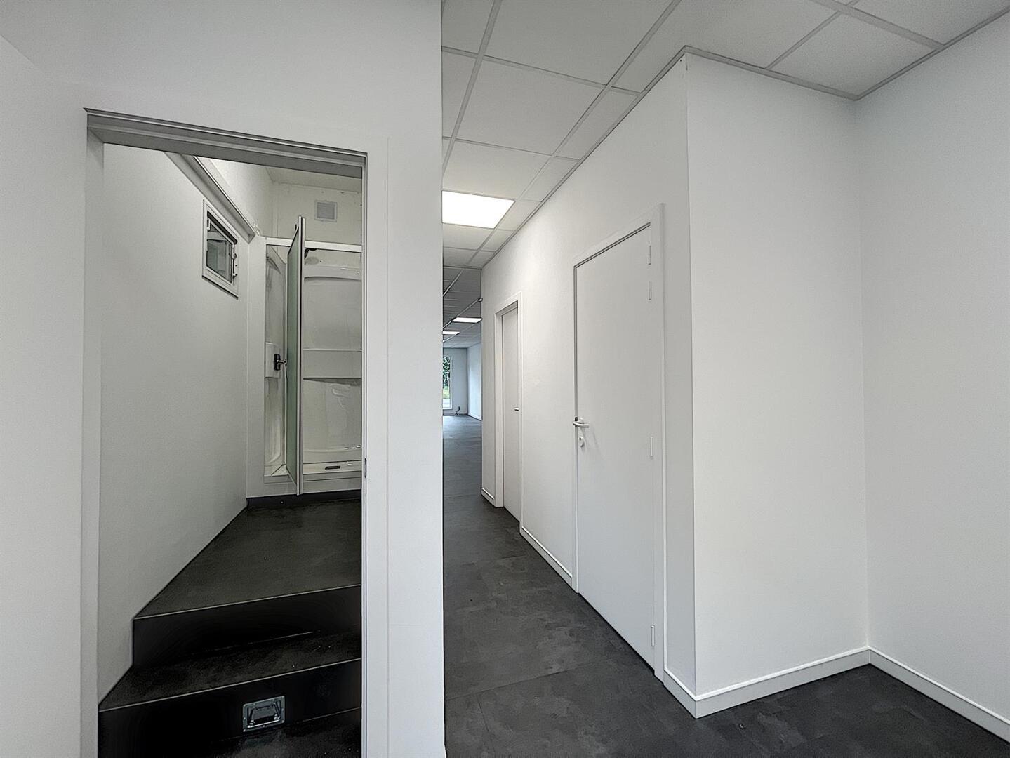Kortrijksesteenweg 548 - commerciële ruimte 6