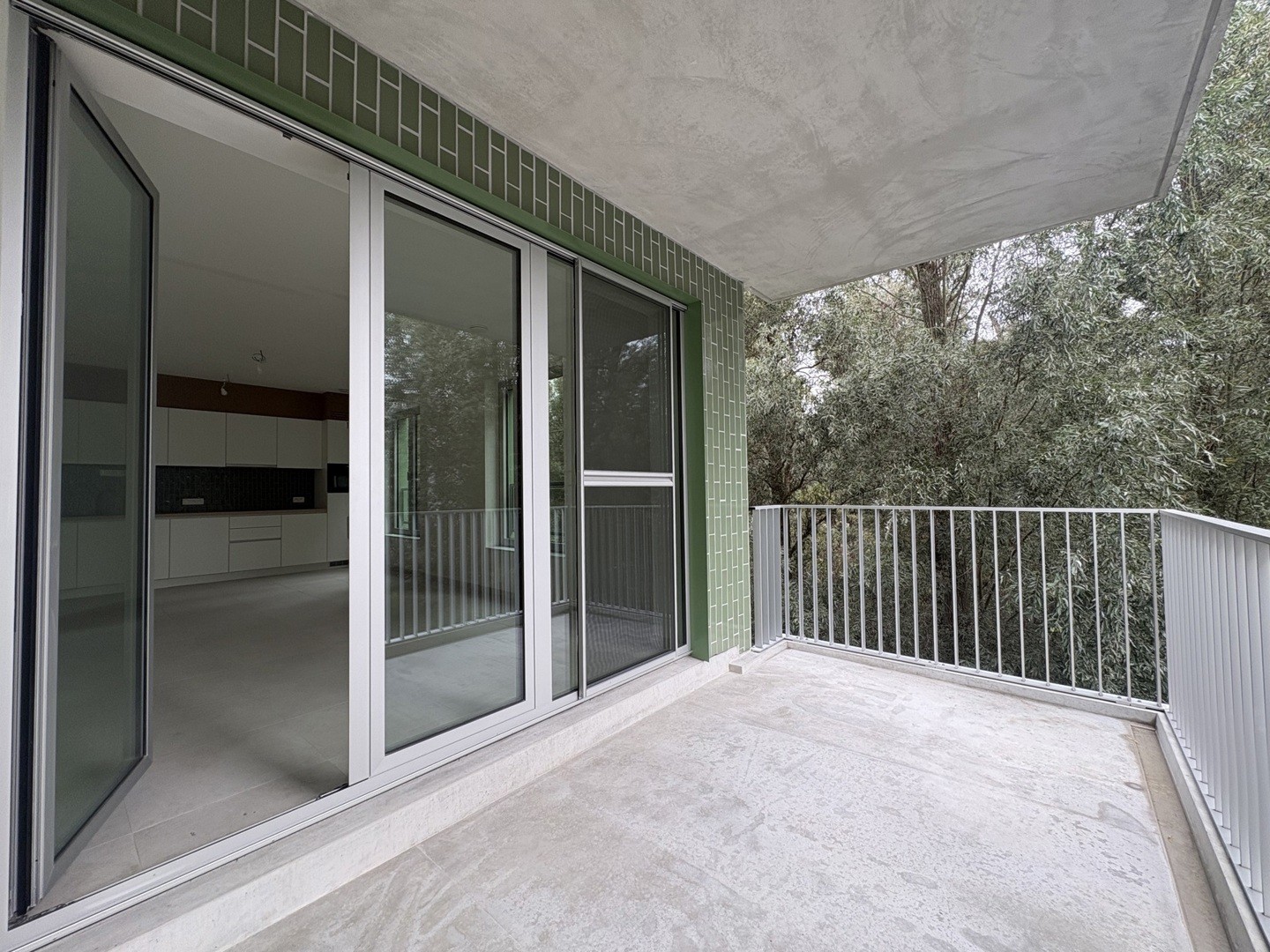 Raymonde De Larochelaan 28, bus 104 3