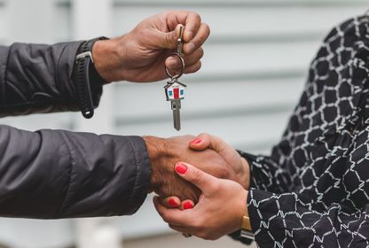 Uw huis verkopen: zonder makelaar of toch beter met?