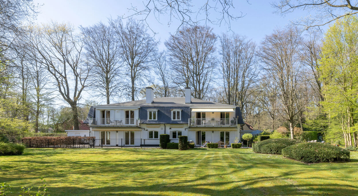 Ruim appartement met terras en tuin op toplocatie te Deurle