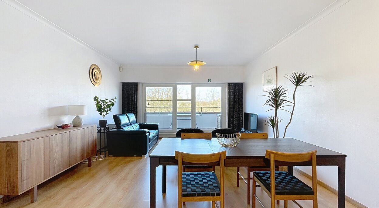 Instapklaar appartement met terras te Sint-Denijs-Westrem
