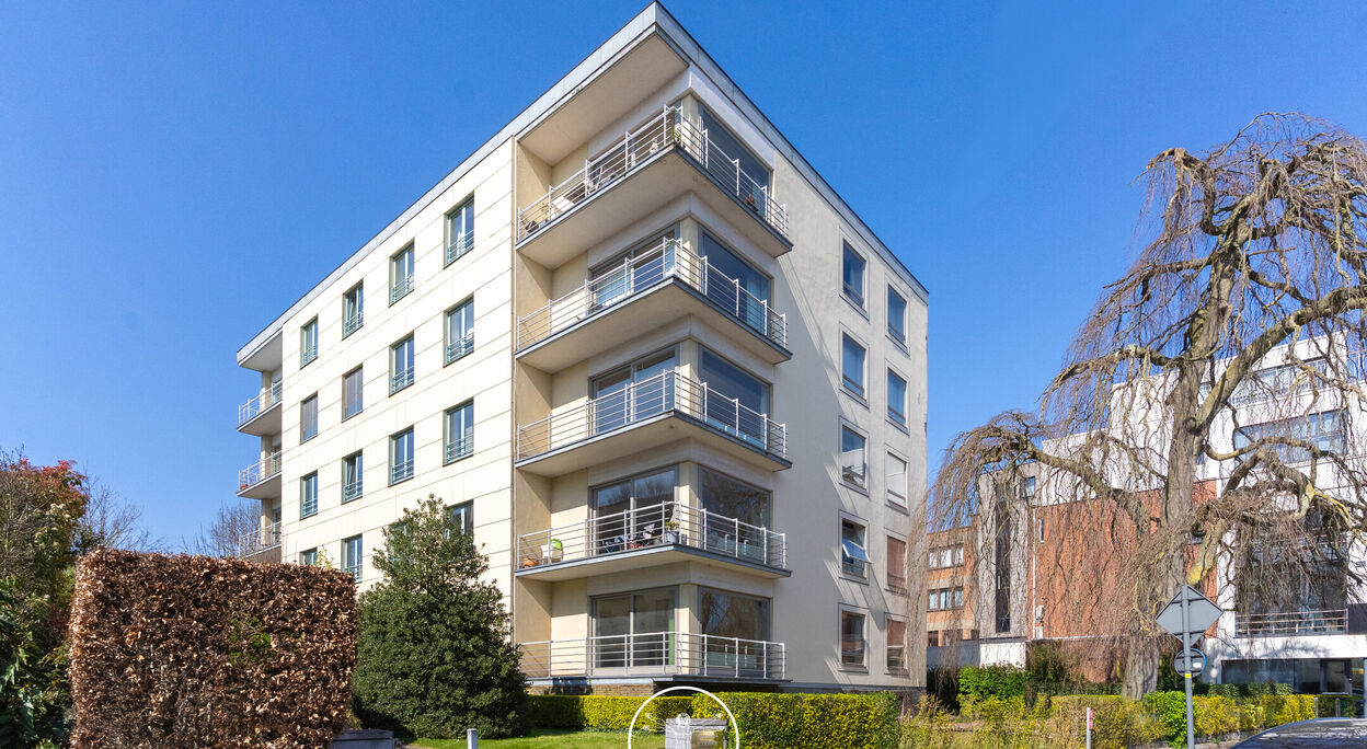 Ruim appartement met 3 slaapkamers en terras te Gent