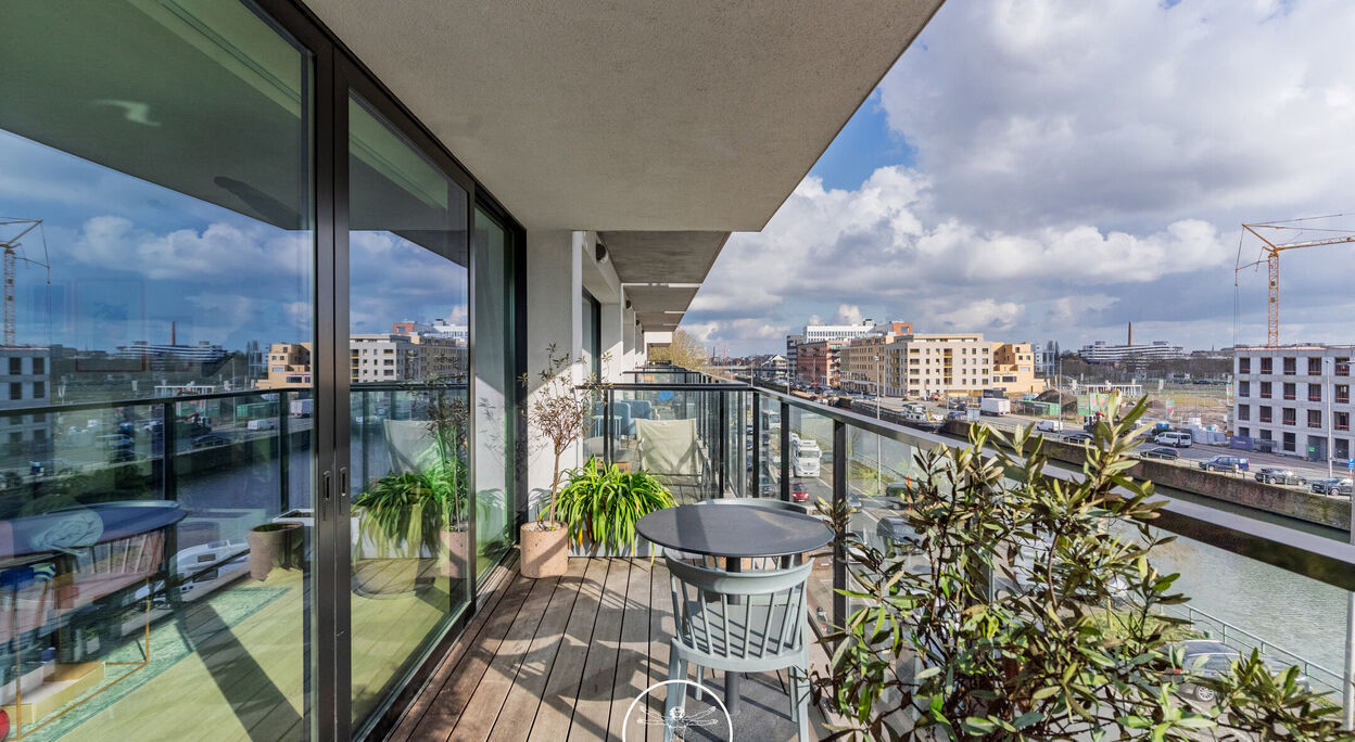 Ruim appartement met 2 slaapkamers en 2 terrassen te Gent