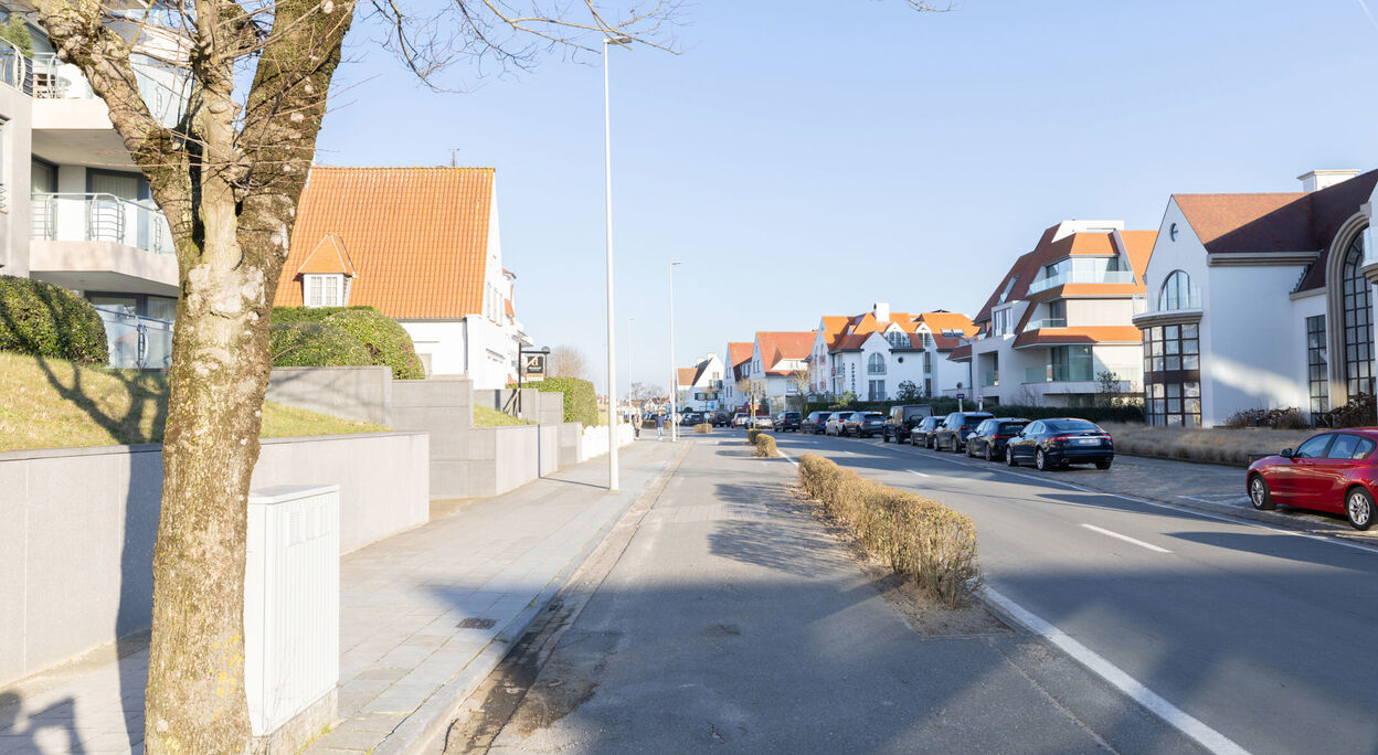 Appartement met 2 slaapkamers, terras en autostandplaats aan de dijk van Konkke Heist Te Koop
