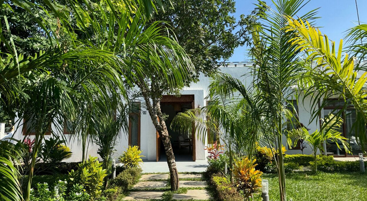 Villa met zwembad aan het strand van Diani beach te Kenia