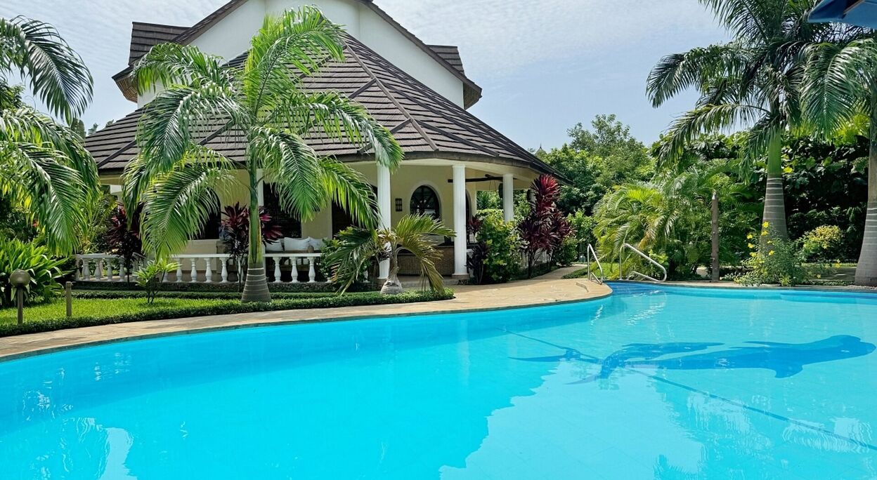 Woning met 3 slaapkamers, tuin en zwembad te Diani Beach