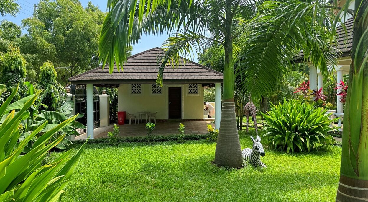 Woning met 3 slaapkamers, tuin en zwembad te Diani Beach