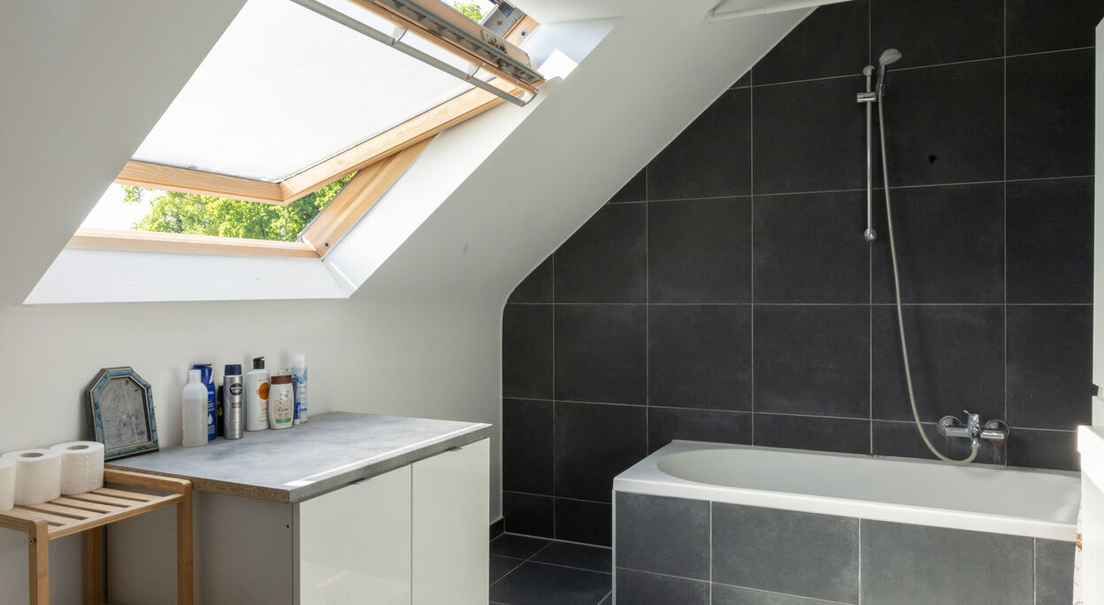 Woning met 3 slaapkamers, terras, garage en tuin te koop in Evergem