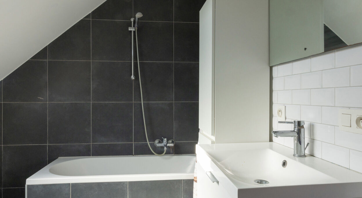 Woning met 3 slaapkamers, terras, garage en tuin te koop in Evergem