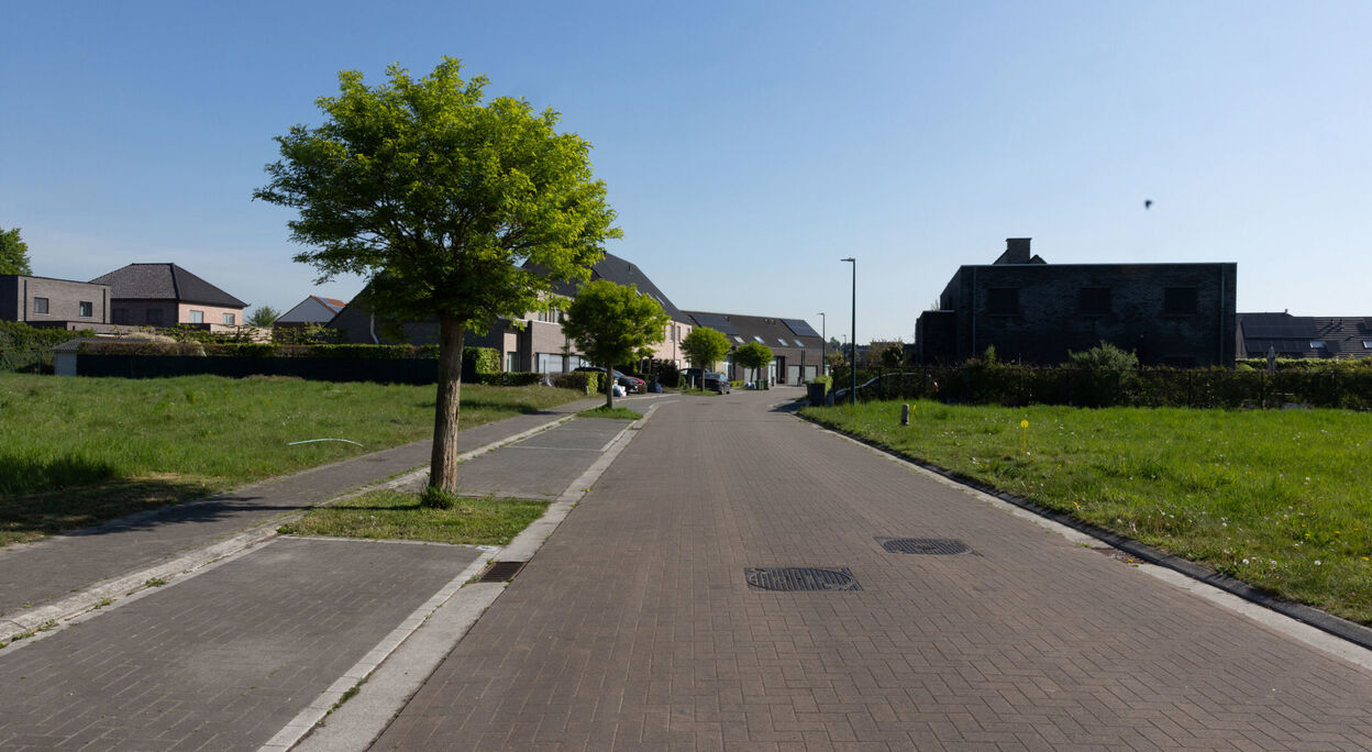 Woning met 3 slaapkamers, terras, garage en tuin te koop in Evergem