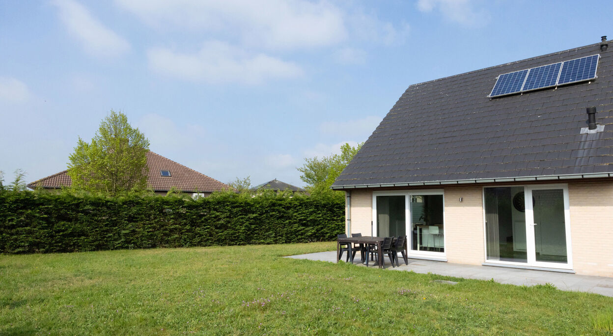 Woning met 3 slaapkamers, terras, tuin en garage te Evergem