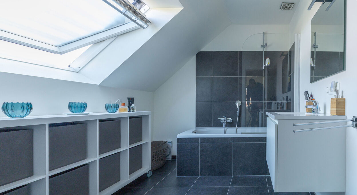 Woning met 3 slaapkamers, terras, tuin en garage te Evergem