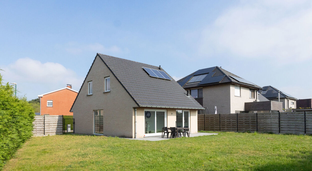 Woning met 3 slaapkamers, terras, tuin en garage te Evergem