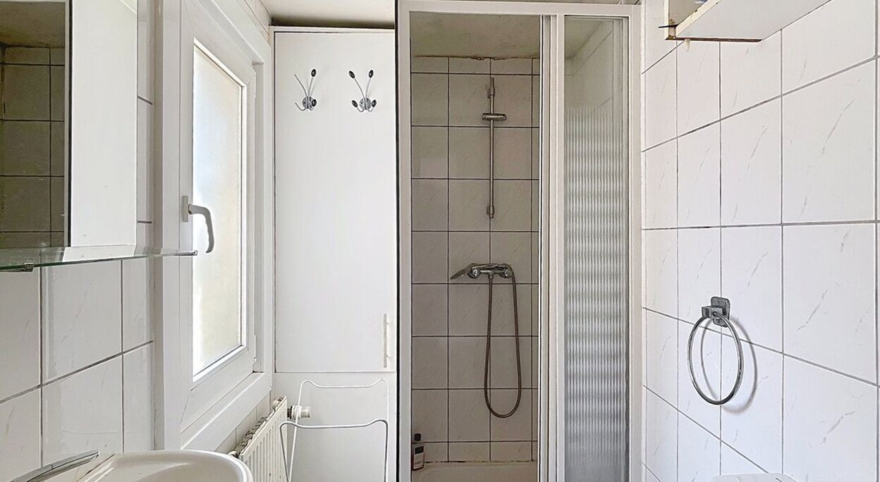 Woning met studio en duplex appartement te koop in Gen
