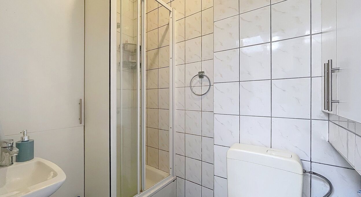 Woning met studio en duplex appartement te koop in Gen