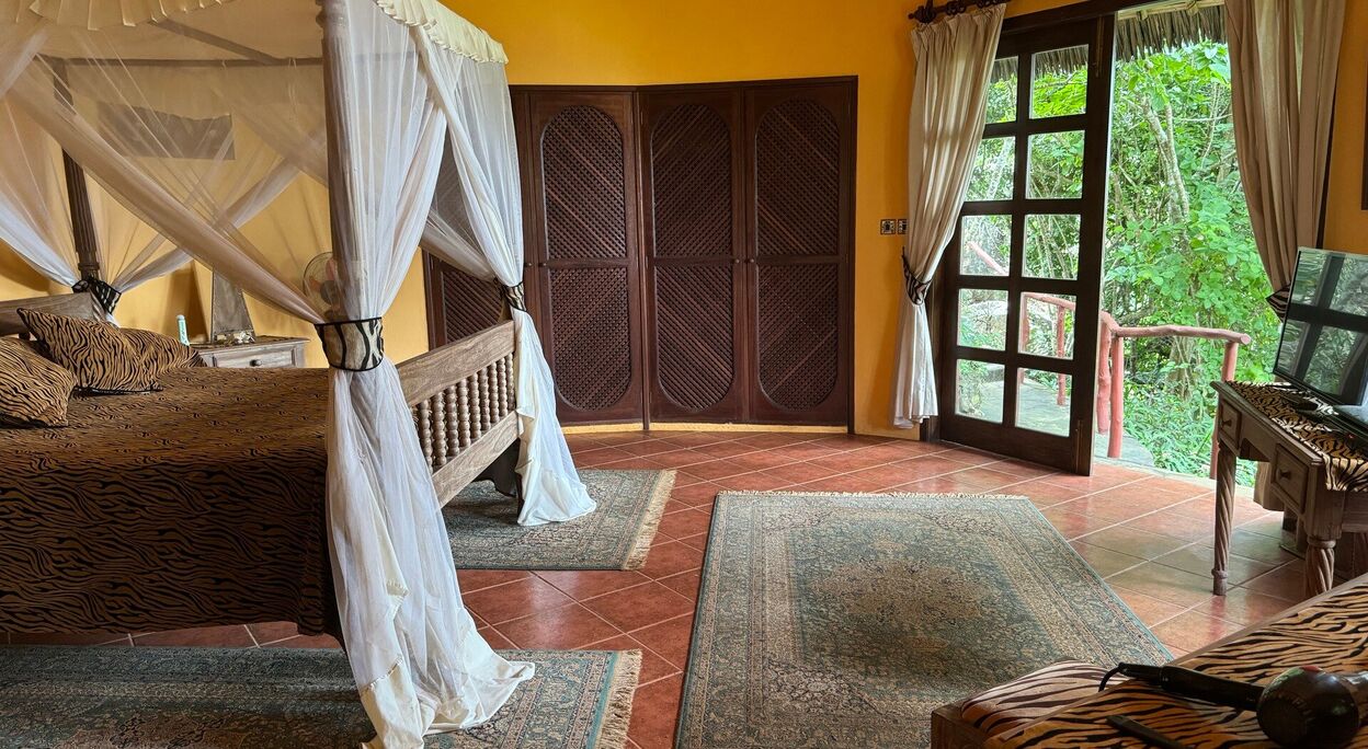 Lodge met zicht over het "Shimba Hills" reservaat in Kenia