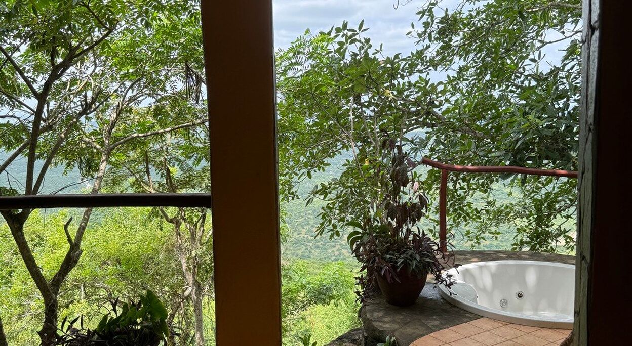 Lodge met zicht over het "Shimba Hills" reservaat in Kenia