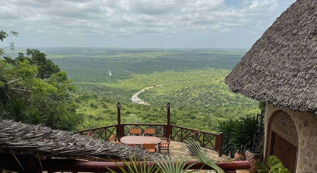 Lodge met zicht over de shimba hills in kenia