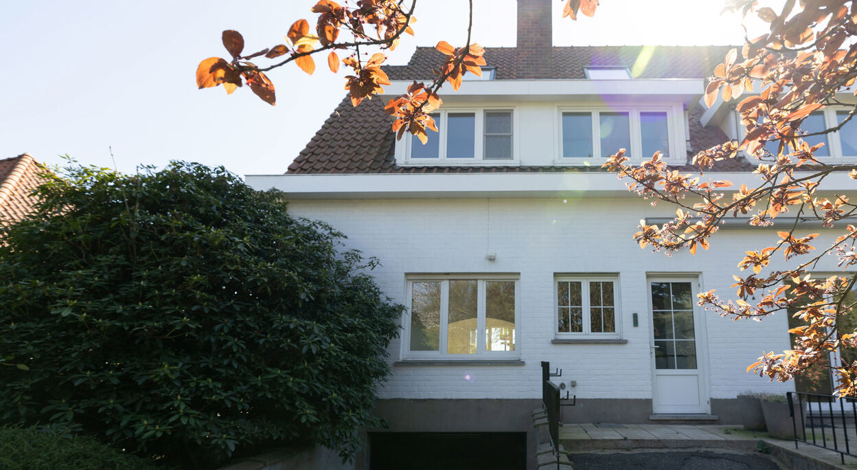Woning met 4 slaapkamers, tuin en garage te Wondelgem