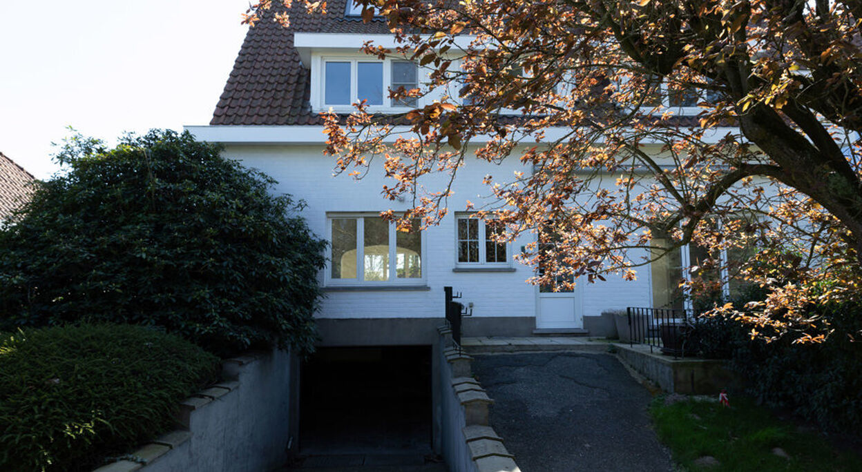 Woning met 4 slaapkamers, tuin en garage te Wondelgem