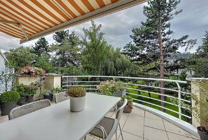 Lichtrijk appartement met terras en garage te huur in Gent