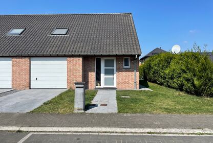 Woning met 3 slaapkamers, terras, garage en tuin te koop in Evergem
