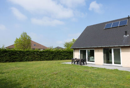 Woning met 3 slaapkamers, terras, tuin en garage te Evergem